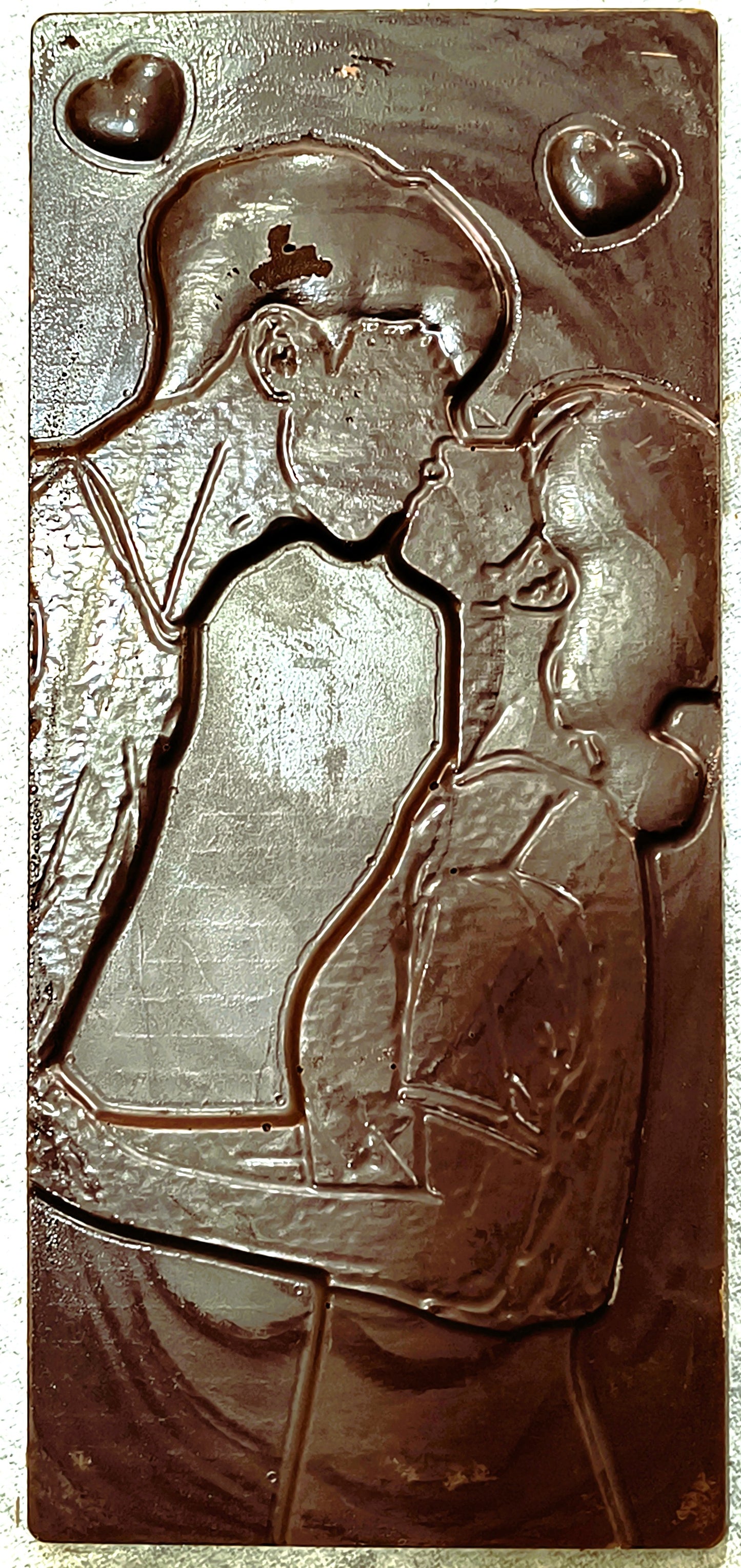 kissing couple chocolate bag
